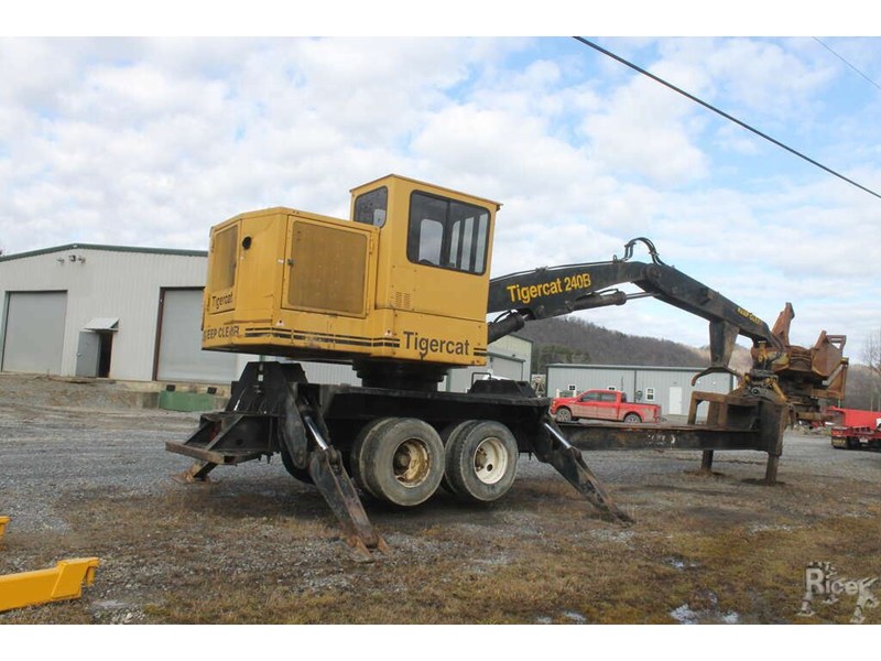 2005 Tigercat 240B Log Loader